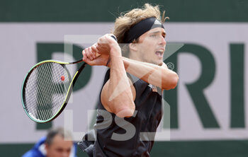 2022-05-29 - Alexander Zverev of Germany during day 8 of the French Open 2022, Roland-Garros 2022, second Grand Slam tennis tournament of the season on May 29, 2022 at Roland-Garros stadium in Paris, France - TENNIS - ROLAND GARROS 2022 - WEEK 1 PART 2 - INTERNATIONALS - TENNIS