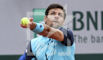 2022-05-29 - Bernabe Zapata Miralles of Spain during day 8 of the French Open 2022, Roland-Garros 2022, second Grand Slam tennis tournament of the season on May 29, 2022 at Roland-Garros stadium in Paris, France - TENNIS - ROLAND GARROS 2022 - WEEK 1 PART 2 - INTERNATIONALS - TENNIS