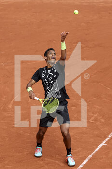2022-05-29 - Felix Auger-Aliassime of Canada during day 8 of the French Open 2022, Roland-Garros 2022, second Grand Slam tennis tournament of the season on May 29, 2022 at Roland-Garros stadium in Paris, France - TENNIS - ROLAND GARROS 2022 - WEEK 1 PART 2 - INTERNATIONALS - TENNIS