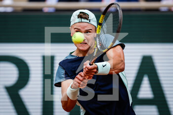 2022-05-30 - Holger RUNE of Denmark during the Day nine of Roland-Garros 2022, French Open 2022, Grand Slam tennis tournament on May 30, 2022 at Roland-Garros stadium in Paris, France - TENNIS - ROLAND GARROS 2022 - WEEK 2 - INTERNATIONALS - TENNIS