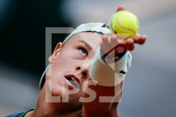 2022-05-30 - Holger RUNE of Denmark during the Day nine of Roland-Garros 2022, French Open 2022, Grand Slam tennis tournament on May 30, 2022 at Roland-Garros stadium in Paris, France - TENNIS - ROLAND GARROS 2022 - WEEK 2 - INTERNATIONALS - TENNIS