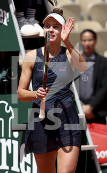 2022-05-30 - Veronika Kudermetova of Russia celebrates her victory during day 9 of Roland-Garros 2022, French Open 2022, second Grand Slam tennis tournament of the season on May 30, 2022 at Roland-Garros stadium in Paris, France - TENNIS - ROLAND GARROS 2022 - WEEK 2 - INTERNATIONALS - TENNIS