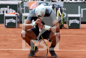 2022-05-30 - Holger Rune of Denmark celebrates his victory during day 9 of Roland-Garros 2022, French Open 2022, second Grand Slam tennis tournament of the season on May 30, 2022 at Roland-Garros stadium in Paris, France - TENNIS - ROLAND GARROS 2022 - WEEK 2 - INTERNATIONALS - TENNIS