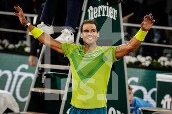 2022-05-31 - Rafael NADAL of Spain celebrates his victory during the Day ten of Roland-Garros 2022, French Open 2022, Grand Slam tennis tournament on May 31, 2022 at Roland-Garros stadium in Paris, France - TENNIS - ROLAND GARROS 2022 - WEEK 2 - INTERNATIONALS - TENNIS