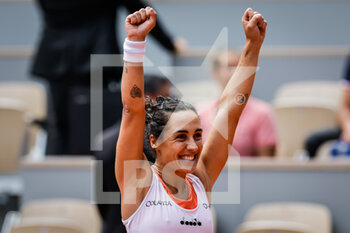 2022-05-31 - Martina TREVISAN of Italia celebrates his victory during the Day ten of Roland-Garros 2022, French Open 2022, Grand Slam tennis tournament on May 31, 2022 at Roland-Garros stadium in Paris, France - TENNIS - ROLAND GARROS 2022 - WEEK 2 - INTERNATIONALS - TENNIS