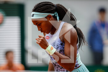 2022-05-31 - Coco GAUFF of United States celebrates his point during the Day ten of Roland-Garros 2022, French Open 2022, Grand Slam tennis tournament on May 31, 2022 at Roland-Garros stadium in Paris, France - TENNIS - ROLAND GARROS 2022 - WEEK 2 - INTERNATIONALS - TENNIS