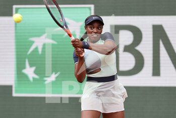 2022-05-31 - Sloane Stephens of USA during day 10 of Roland-Garros 2022, French Open 2022, second Grand Slam tennis tournament of the season on May 31, 2022 at Roland-Garros stadium in Paris, France - TENNIS - ROLAND GARROS 2022 - WEEK 2 - INTERNATIONALS - TENNIS