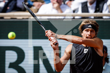 2022-05-31 - Alexander ZVEREV of Germany during the Day ten of Roland-Garros 2022, French Open 2022, Grand Slam tennis tournament on May 31, 2022 at Roland-Garros stadium in Paris, France - TENNIS - ROLAND GARROS 2022 - WEEK 2 - INTERNATIONALS - TENNIS