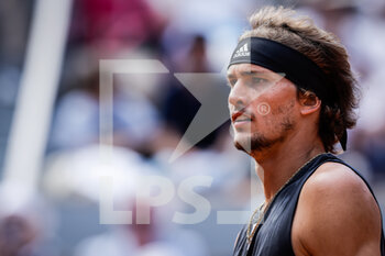2022-05-31 - Alexander ZVEREV of Germany during the Day ten of Roland-Garros 2022, French Open 2022, Grand Slam tennis tournament on May 31, 2022 at Roland-Garros stadium in Paris, France - TENNIS - ROLAND GARROS 2022 - WEEK 2 - INTERNATIONALS - TENNIS