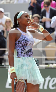 2022-05-31 - Coco Gauff of USA celebrates her victory during day 10 of Roland-Garros 2022, French Open 2022, second Grand Slam tennis tournament of the season on May 31, 2022 at Roland-Garros stadium in Paris, France - TENNIS - ROLAND GARROS 2022 - WEEK 2 - INTERNATIONALS - TENNIS