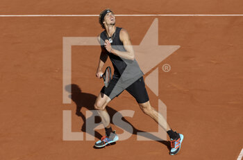 2022-05-31 - Alexander Zverev of Germany during day 10 of Roland-Garros 2022, French Open 2022, second Grand Slam tennis tournament of the season on May 31, 2022 at Roland-Garros stadium in Paris, France - TENNIS - ROLAND GARROS 2022 - WEEK 2 - INTERNATIONALS - TENNIS