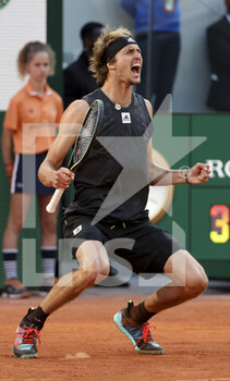 2022-05-31 - Alexander Zverev of Germany celebrates his victory during day 10 of Roland-Garros 2022, French Open 2022, second Grand Slam tennis tournament of the season on May 31, 2022 at Roland-Garros stadium in Paris, France - TENNIS - ROLAND GARROS 2022 - WEEK 2 - INTERNATIONALS - TENNIS