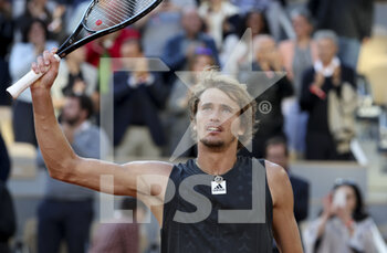 2022-05-31 - Alexander Zverev of Germany celebrates his victory during day 10 of Roland-Garros 2022, French Open 2022, second Grand Slam tennis tournament of the season on May 31, 2022 at Roland-Garros stadium in Paris, France - TENNIS - ROLAND GARROS 2022 - WEEK 2 - INTERNATIONALS - TENNIS
