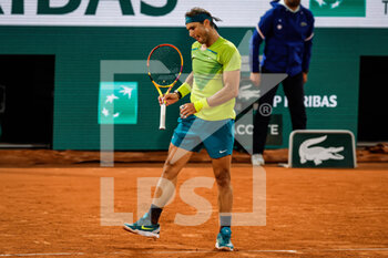 2022-05-31 - Rafael NADAL of Spain looks dejected during the Day ten of Roland-Garros 2022, French Open 2022, Grand Slam tennis tournament on May 31, 2022 at Roland-Garros stadium in Paris, France - TENNIS - ROLAND GARROS 2022 - WEEK 2 - INTERNATIONALS - TENNIS