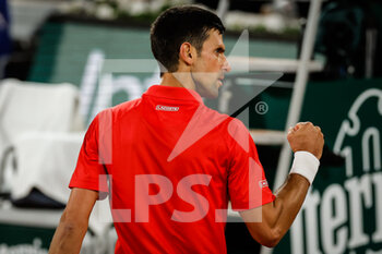 2022-05-31 - Novak DJOKOVIC of Serbia celebrates his point during the Day ten of Roland-Garros 2022, French Open 2022, Grand Slam tennis tournament on May 31, 2022 at Roland-Garros stadium in Paris, France - TENNIS - ROLAND GARROS 2022 - WEEK 2 - INTERNATIONALS - TENNIS