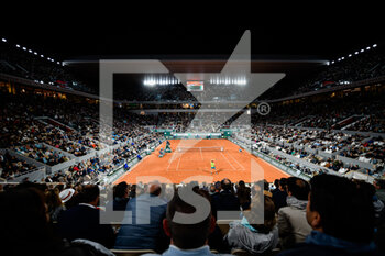 2022-06-01 - General view (overview illustration, atmosphere with the crowd, audience, public) of the Philippe Chatrier central clay court with Novak Djokovic playing against Rafael Nadal during a night session of the French Open, Grand Slam tennis tournament on May 31, 2022 at Roland-Garros stadium in Paris, France - TENNIS - ROLAND GARROS 2022 - WEEK 2 - INTERNATIONALS - TENNIS