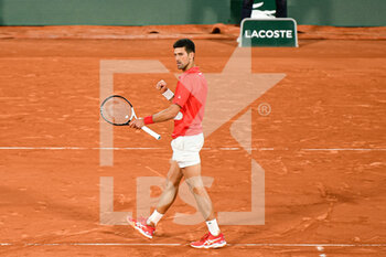 2022-06-01 - Novak Djokovic of Serbia during the French Open semifinal against Rafael Nadal, Grand Slam tennis tournament on May 31, 2022 at Roland-Garros stadium in Paris, France - TENNIS - ROLAND GARROS 2022 - WEEK 2 - INTERNATIONALS - TENNIS