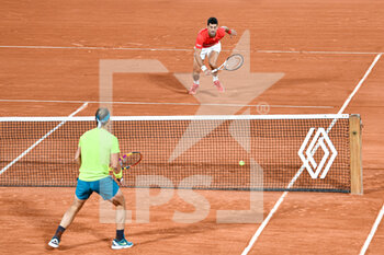 2022-06-01 - Novak Djokovic of Serbia during the French Open semifinal against Rafael Nadal, Grand Slam tennis tournament on May 31, 2022 at Roland-Garros stadium in Paris, France - TENNIS - ROLAND GARROS 2022 - WEEK 2 - INTERNATIONALS - TENNIS