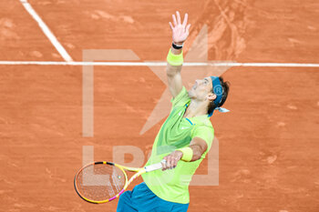 2022-06-01 - Rafael Nadal of Spain serves during the French Open semifinal against Novak Djokovic, Grand Slam tennis tournament on May 31, 2022 at Roland-Garros stadium in Paris, France - TENNIS - ROLAND GARROS 2022 - WEEK 2 - INTERNATIONALS - TENNIS