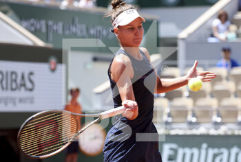 2022-06-01 - Veronika Kudermetova of Russia during day 11 of Roland-Garros 2022, French Open 2022, second Grand Slam tennis tournament of the season on June 1, 2022 at Roland-Garros stadium in Paris, France - TENNIS - ROLAND GARROS 2022 - WEEK 2 - INTERNATIONALS - TENNIS