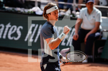2022-06-01 - Andrey RUBLEV of Russia celebrates his point during the Day eleven of Roland-Garros 2022, French Open 2022, Grand Slam tennis tournament on June 01, 2022 at Roland-Garros stadium in Paris, France - TENNIS - ROLAND GARROS 2022 - WEEK 2 - INTERNATIONALS - TENNIS