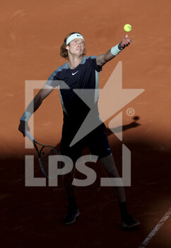 2022-06-01 - Andrey Rublev of Russia during day 11 of Roland-Garros 2022, French Open 2022, second Grand Slam tennis tournament of the season on June 1, 2022 at Roland-Garros stadium in Paris, France - TENNIS - ROLAND GARROS 2022 - WEEK 2 - INTERNATIONALS - TENNIS