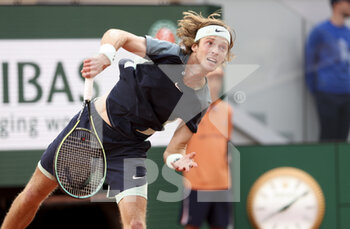 2022-06-01 - Andrey Rublev of Russia during day 11 of Roland-Garros 2022, French Open 2022, second Grand Slam tennis tournament of the season on June 1, 2022 at Roland-Garros stadium in Paris, France - TENNIS - ROLAND GARROS 2022 - WEEK 2 - INTERNATIONALS - TENNIS