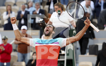 2022-06-01 - Marin Cilic of Croatia celebrates his victory during day 11 of Roland-Garros 2022, French Open 2022, second Grand Slam tennis tournament of the season on June 1, 2022 at Roland-Garros stadium in Paris, France - TENNIS - ROLAND GARROS 2022 - WEEK 2 - INTERNATIONALS - TENNIS