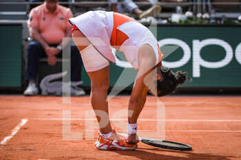 2022-06-02 - Martina TREVISAN of Italia looks dejected during the Day twelve of Roland-Garros 2022, French Open 2022, Grand Slam tennis tournament on June 02, 2022 at Roland-Garros stadium in Paris, France - TENNIS - ROLAND GARROS 2022 - WEEK 2 - INTERNATIONALS - TENNIS