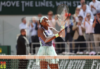 2022-06-02 - Coco Gauff of USA celebrates her semi-final victory during day 12 of Roland-Garros 2022, French Open 2022, second Grand Slam tennis tournament of the season on June 2, 2022 at Roland-Garros stadium in Paris, France - TENNIS - ROLAND GARROS 2022 - WEEK 2 - INTERNATIONALS - TENNIS