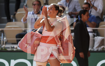 2022-06-02 - Martina Trevisan of Italy salutes the fans while leaving the court after her defeat during day 12 of Roland-Garros 2022, French Open 2022, second Grand Slam tennis tournament of the season on June 2, 2022 at Roland-Garros stadium in Paris, France - TENNIS - ROLAND GARROS 2022 - WEEK 2 - INTERNATIONALS - TENNIS