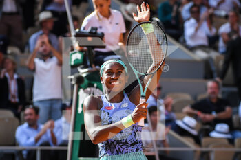 2022-06-02 - Coco GAUFF of United States celebrates his victory during the Day twelve of Roland-Garros 2022, French Open 2022, Grand Slam tennis tournament on June 02, 2022 at Roland-Garros stadium in Paris, France - TENNIS - ROLAND GARROS 2022 - WEEK 2 - INTERNATIONALS - TENNIS