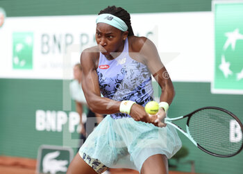 2022-06-04 - Coco Gauff of USA during the women's final against Iga Swiatek of Poland on day 14 of Roland-Garros 2022, French Open 2022, second Grand Slam tennis tournament of the season on June 4, 2022 at Roland-Garros stadium in Paris, France - TENNIS - ROLAND GARROS 2022 - WEEK 2 - INTERNATIONALS - TENNIS