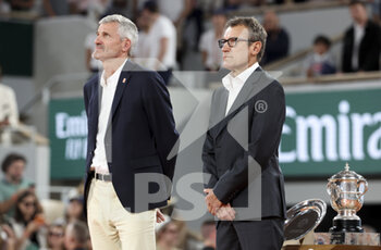 2022-06-04 - Gilles Moretton, President of the French Tennis Federation, trophy presenter Mats Wilander during the women's final trophy ceremony on day 14 of Roland-Garros 2022, French Open 2022, second Grand Slam tennis tournament of the season on June 4, 2022 at Roland-Garros stadium in Paris, France - TENNIS - ROLAND GARROS 2022 - WEEK 2 - INTERNATIONALS - TENNIS