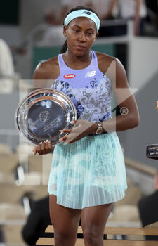 2022-06-04 - Finalist Coco Gauff of USA during the women's final trophy ceremony on day 14 of Roland-Garros 2022, French Open 2022, second Grand Slam tennis tournament of the season on June 4, 2022 at Roland-Garros stadium in Paris, France - TENNIS - ROLAND GARROS 2022 - WEEK 2 - INTERNATIONALS - TENNIS