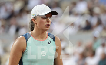 2022-06-04 - Iga Swiatek of Poland during the women's final against Coco Gauff of USA on day 14 of Roland-Garros 2022, French Open 2022, second Grand Slam tennis tournament of the season on June 4, 2022 at Roland-Garros stadium in Paris, France - TENNIS - ROLAND GARROS 2022 - WEEK 2 - INTERNATIONALS - TENNIS