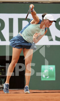 2022-06-04 - Iga Swiatek of Poland during the women's final against Coco Gauff of USA on day 14 of Roland-Garros 2022, French Open 2022, second Grand Slam tennis tournament of the season on June 4, 2022 at Roland-Garros stadium in Paris, France - TENNIS - ROLAND GARROS 2022 - WEEK 2 - INTERNATIONALS - TENNIS