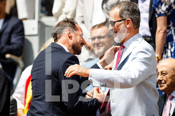 2022-06-05 - Crown Prince of Norway Haakon with King Felipe VI of Spain during the Day fifteen of Roland-Garros 2022, French Open 2022, Grand Slam tennis tournament on June 05, 2022 at Roland-Garros stadium in Paris, France - TENNIS - ROLAND GARROS 2022 - WEEK 2 - INTERNATIONALS - TENNIS
