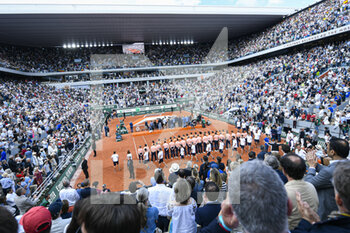 2022-06-05 - General view (overview illustration, atmosphere with the crowd, audience, public) of the Philippe Chatrier central clay court during the cup ceremony after the men's final during the French Open, Grand Slam tennis tournament on June 5, 2022 at Roland-Garros stadium in Paris, France - TENNIS - ROLAND GARROS 2022 - WEEK 2 - INTERNATIONALS - TENNIS