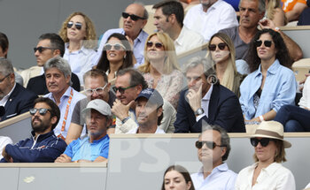 2022-06-05 - Carlos Moya, coach of Rafael Nadal of Spain with staff and family during the men's final on day 15 of Roland-Garros 2022, French Open 2022, second Grand Slam tennis tournament of the season on June 5, 2022 at Roland-Garros stadium in Paris, France - TENNIS - ROLAND GARROS 2022 - WEEK 2 - INTERNATIONALS - TENNIS