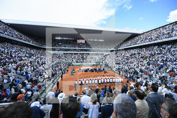 2022-06-05 - General view (overview illustration, atmosphere with the crowd, audience, public) of the Philippe Chatrier central clay court during the cup ceremony after the men's final during the French Open, Grand Slam tennis tournament on June 5, 2022 at Roland-Garros stadium in Paris, France - TENNIS - ROLAND GARROS 2022 - WEEK 2 - INTERNATIONALS - TENNIS