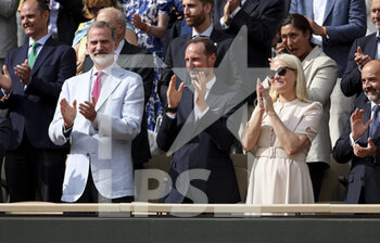 2022-06-05 - King Felipe VI of Spain, Crown Prince Haakon of Norway and Mette-Marit, Crown Princess of Norway during the trophy ceremony following the men's final during day 15 of Roland-Garros 2022, French Open 2022, second Grand Slam tennis tournament of the season on June 5, 2022 at Roland-Garros stadium in Paris, France - TENNIS - ROLAND GARROS 2022 - WEEK 2 - INTERNATIONALS - TENNIS