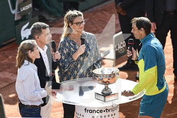 2022-06-05 - Rafael "Rafa" Nadal of Spain with the trophy is interviewed by the French television channel "France Televisions" ("France TV Sport", "France 2") with Justine Henin, Laurent Luyat and Mary Pierce after the French Open final against Casper Ruud, Grand Slam tennis tournament on June 5, 2022 at Roland-Garros stadium in Paris, France - TENNIS - ROLAND GARROS 2022 - WEEK 2 - INTERNATIONALS - TENNIS