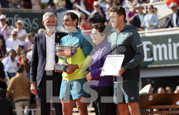 2022-06-05 - Gilles Moretton, President of the French Tennis Federation, winner Rafael Nadal of Spain, Billie Jean King, finalist Casper Ruud of Norway during the trophy ceremony of the men's final during day 15 of Roland-Garros 2022, French Open 2022, second Grand Slam tennis tournament of the season on June 5, 2022 at Roland-Garros stadium in Paris, France - TENNIS - ROLAND GARROS 2022 - WEEK 2 - INTERNATIONALS - TENNIS