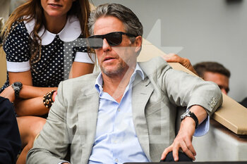2022-06-05 - Hugh GRANT during the Day fifteen of Roland-Garros 2022, French Open 2022, Grand Slam tennis tournament on June 05, 2022 at Roland-Garros stadium in Paris, France - TENNIS - ROLAND GARROS 2022 - WEEK 2 - INTERNATIONALS - TENNIS