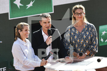 2022-06-05 - The French television channel "France Televisions" ("France TV Sport", "France 2") with Justine Henin, Laurent Luyat and Mary Pierce after the French Open final, Grand Slam tennis tournament on June 5, 2022 at Roland-Garros stadium in Paris, France - TENNIS - ROLAND GARROS 2022 - WEEK 2 - INTERNATIONALS - TENNIS
