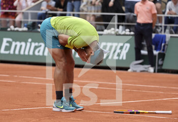 2022-06-05 - Rafael Nadal of Spain celebrates winning the men's final against Casper Ruud of Norway during day 15 of Roland-Garros 2022, French Open 2022, second Grand Slam tennis tournament of the season on June 5, 2022 at Roland-Garros stadium in Paris, France - TENNIS - ROLAND GARROS 2022 - WEEK 2 - INTERNATIONALS - TENNIS