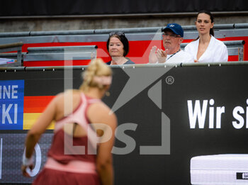 2022-06-13 - Sabine Lisickis Parents in action during the first qualifications round at the 2022 bett1Open WTA 500 tennis tournament on June 11, 2022 at Rot-Weiss Tennis Club in Berlin, Germany - TENNIS - WTA - 2022 BETT1OPEN - INTERNATIONALS - TENNIS