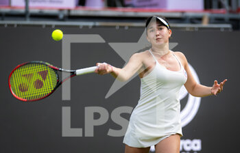 2022-06-13 - Eva Lys of Germany in action against Anastasia Gasanova of Russia during the first qualifications round of the 2022 bett1Open WTA 500 tennis tournament on June 11, 2022 at Rot-Weiss Tennis Club in Berlin, Germany - TENNIS - WTA - 2022 BETT1OPEN - INTERNATIONALS - TENNIS