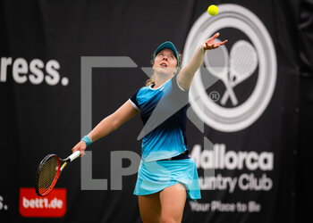 2022-06-13 - Anna-Lena Friedsam of Germany in action against Xinyu Wang of China during the second qualifications round of the 2022 bett1Open WTA 500 tennis tournament on June 12, 2022 at Rot-Weiss Tennis Club in Berlin, Germany - TENNIS - WTA - 2022 BETT1OPEN - INTERNATIONALS - TENNIS